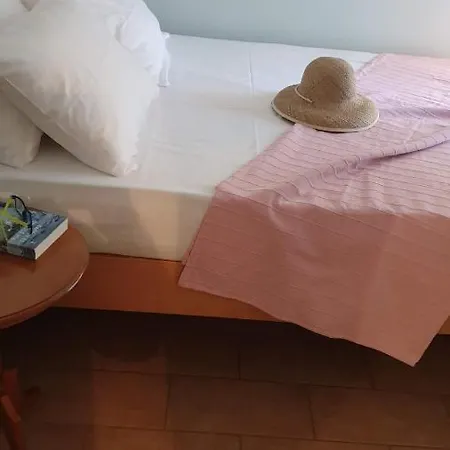 Mikro Spitaki Nyaraló